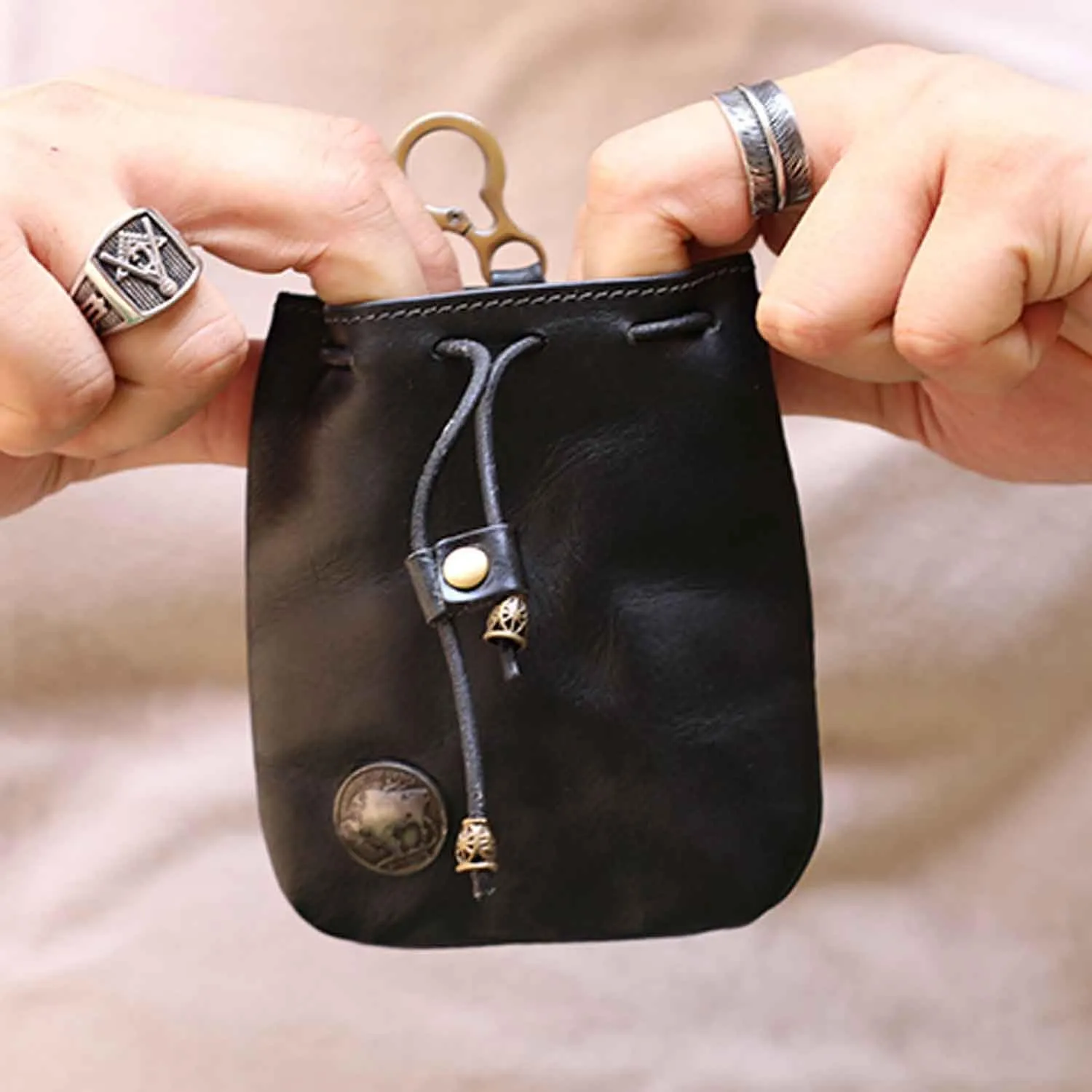 1Pcs Medieval Genuine Leather Drawstring Change Purse Key Ring Purse Coin Organizer Drawstring Gift Bag Jewelry Storage Bag Mini Multifunction Walle for Men & Women (Black)