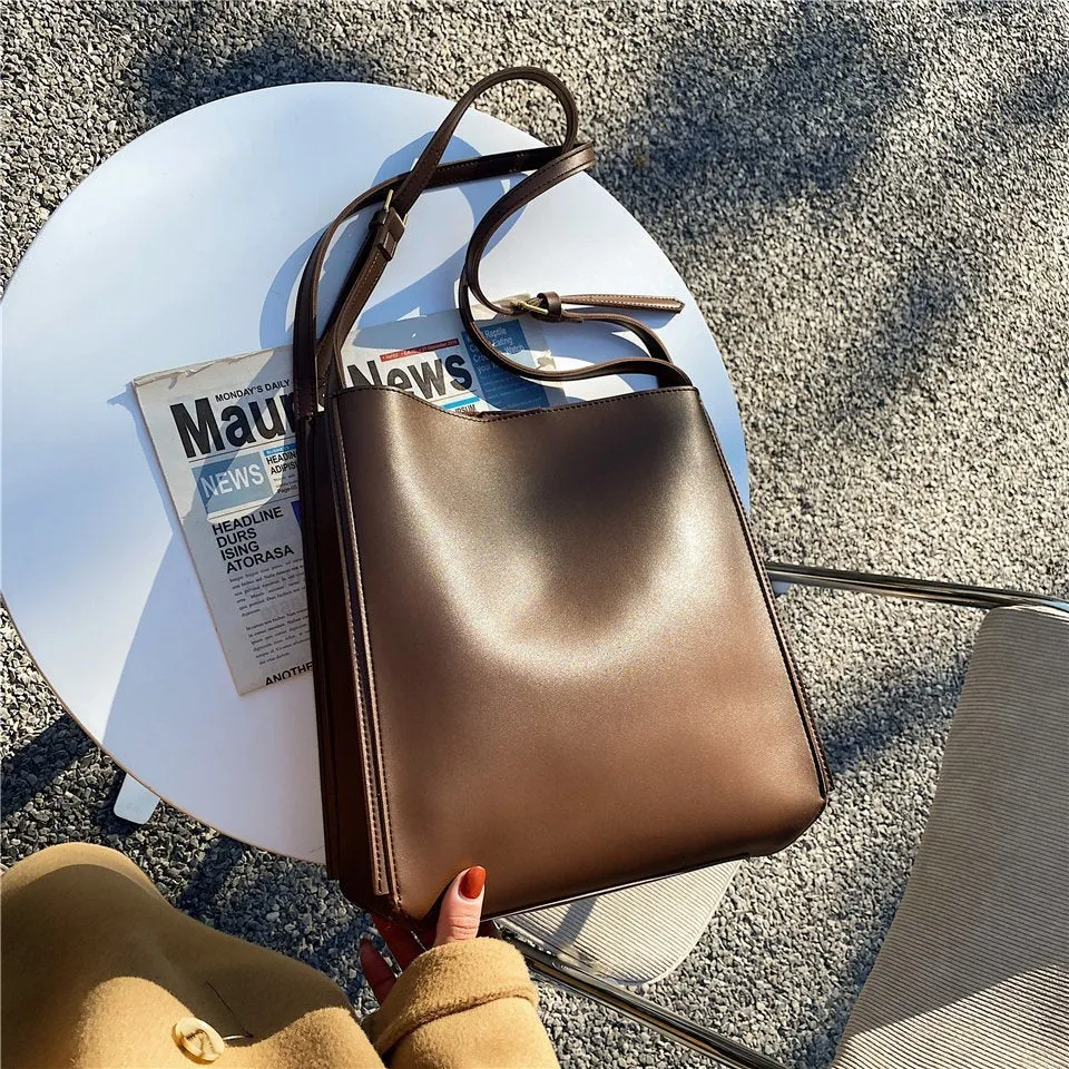 Alora Cuadrado Minimalist Crossbody Tote