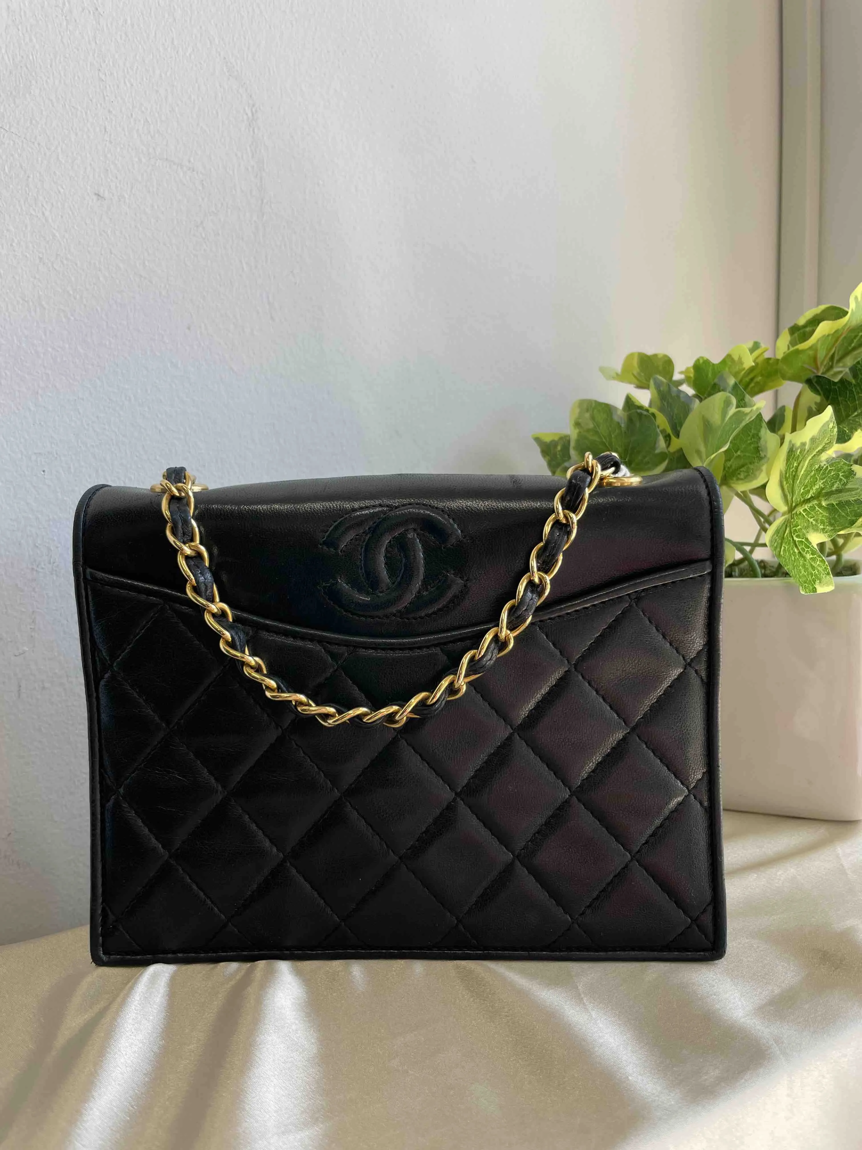 Chanel Vintage Chain Bag Black Leather Shoulder Bag
