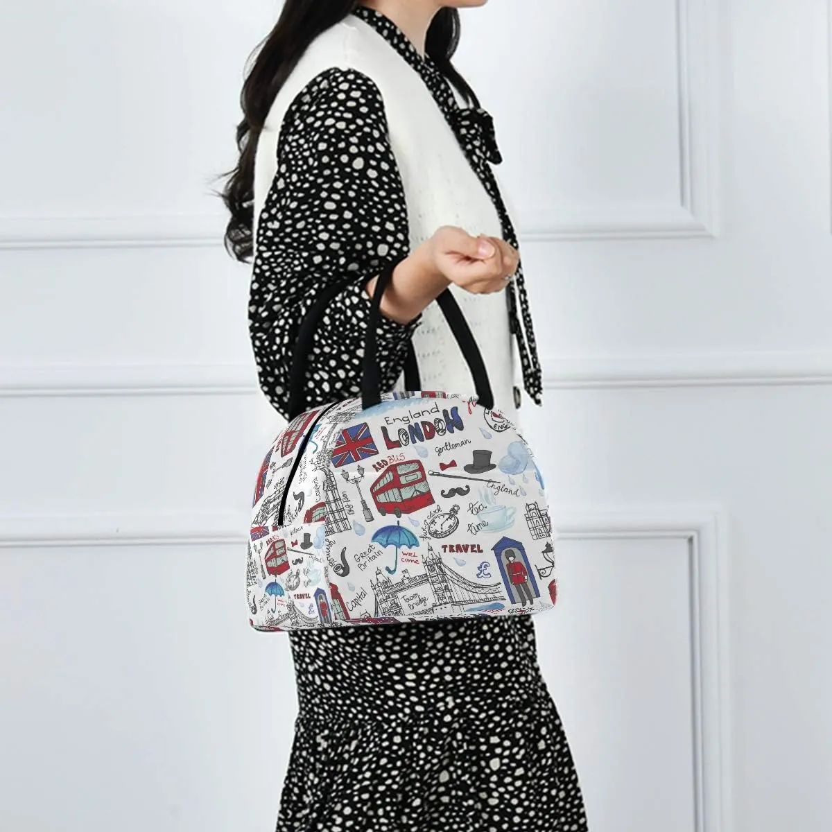 England London Landmark Symbols Lettering Pattern Reusable Lunch Tote Bag with Front Pocket Zipper Closure Insulated Thermal Cooler Container Bag for Work Picnic Travel Beach Fishing