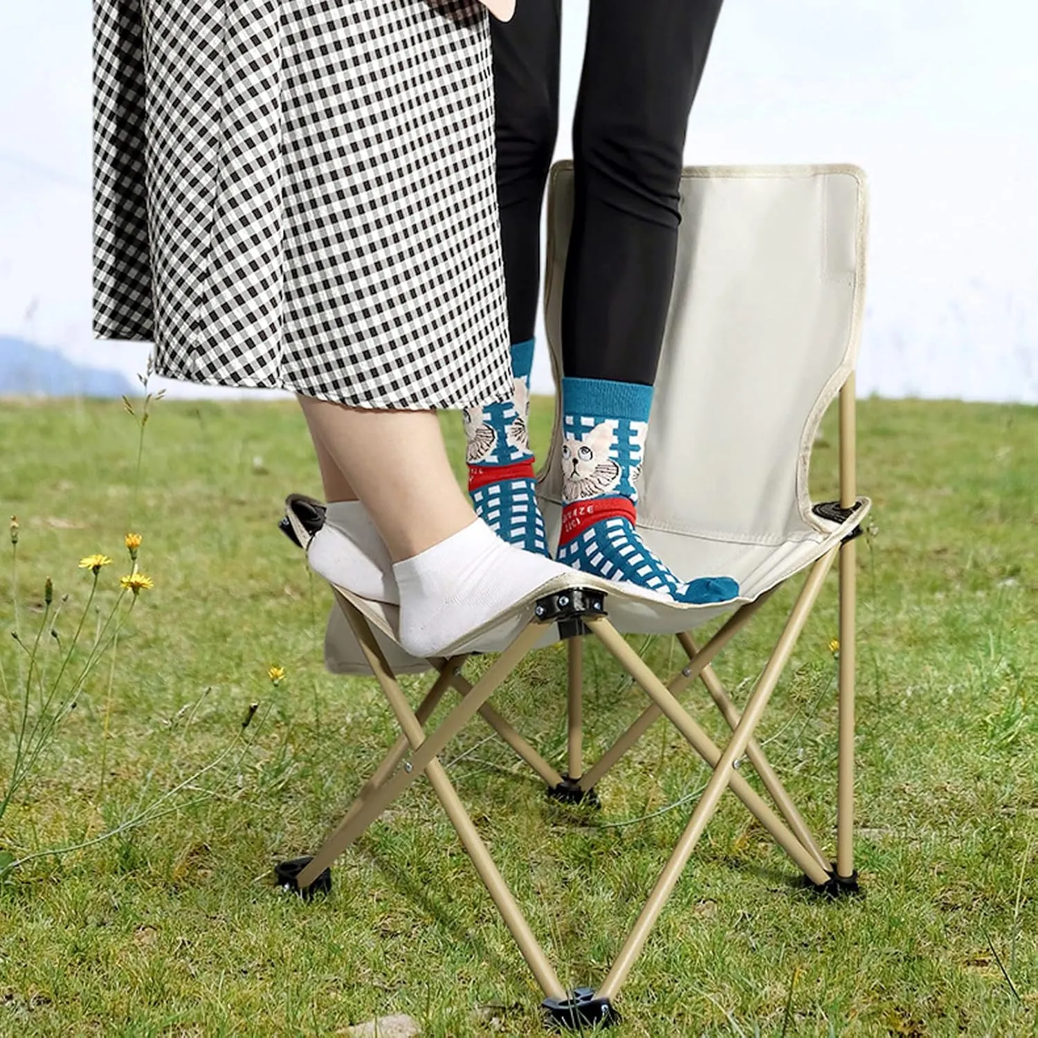 HUHJYUGE Outdoor Folding Camping Chairs, Heavy Duty Portable Camping Chairs, Folding Beach Chair with Side Pocket, Breathable Tearing Resistance, for Beach, Fishing, Trip (White 42cm)