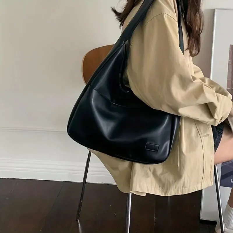 MonoStyle Sling Bag – Black & Bold Minimal Look