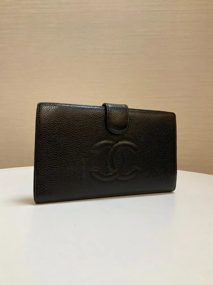 Pre-loved CHANEL Caviar Leather Black Wallet Clutch