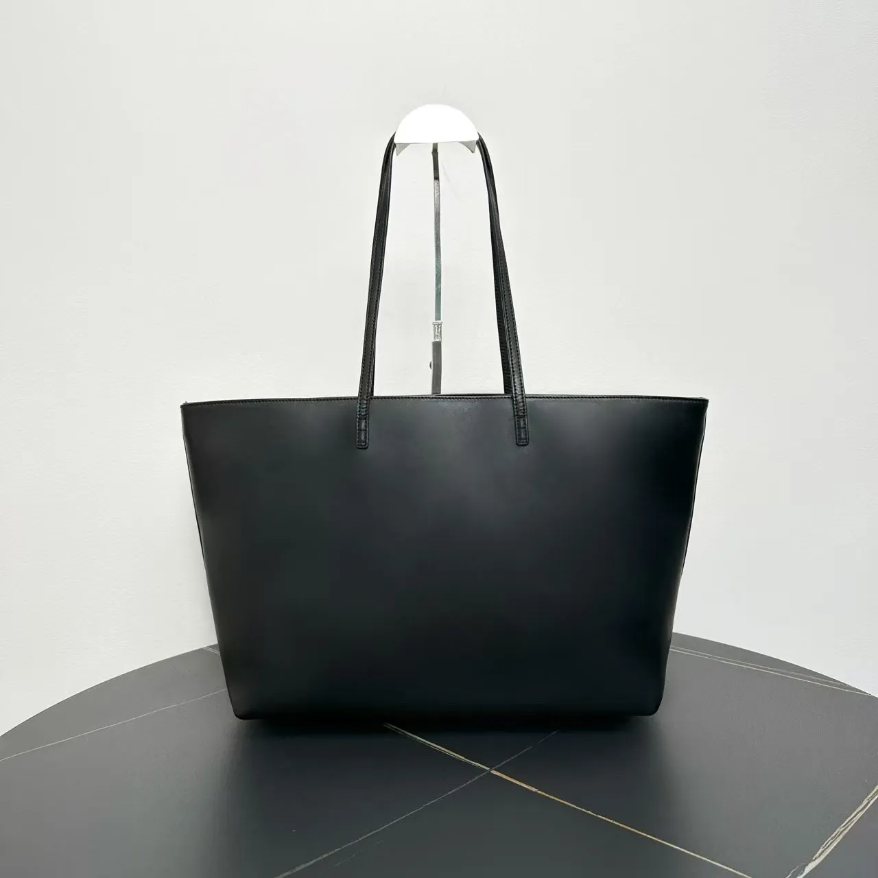 Preloved Fendi Black Leather Tote Bag Style 12865912