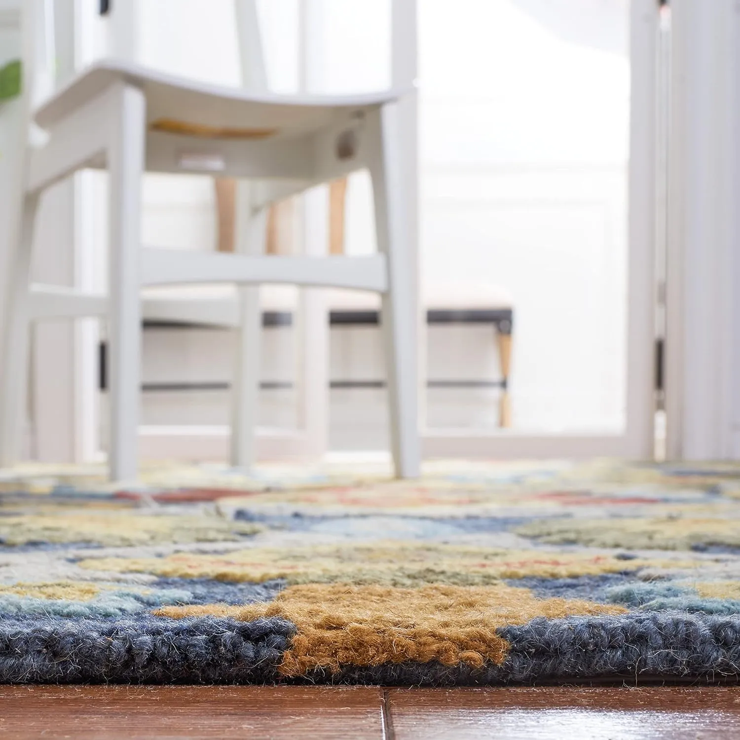 SAFAVIEH Blossom Collection Area Rug - 8' x 10', Navy & Multi, Handmade Wool, Ideal for High Traffic Areas in Living Room, Bedroom (BLM402A)