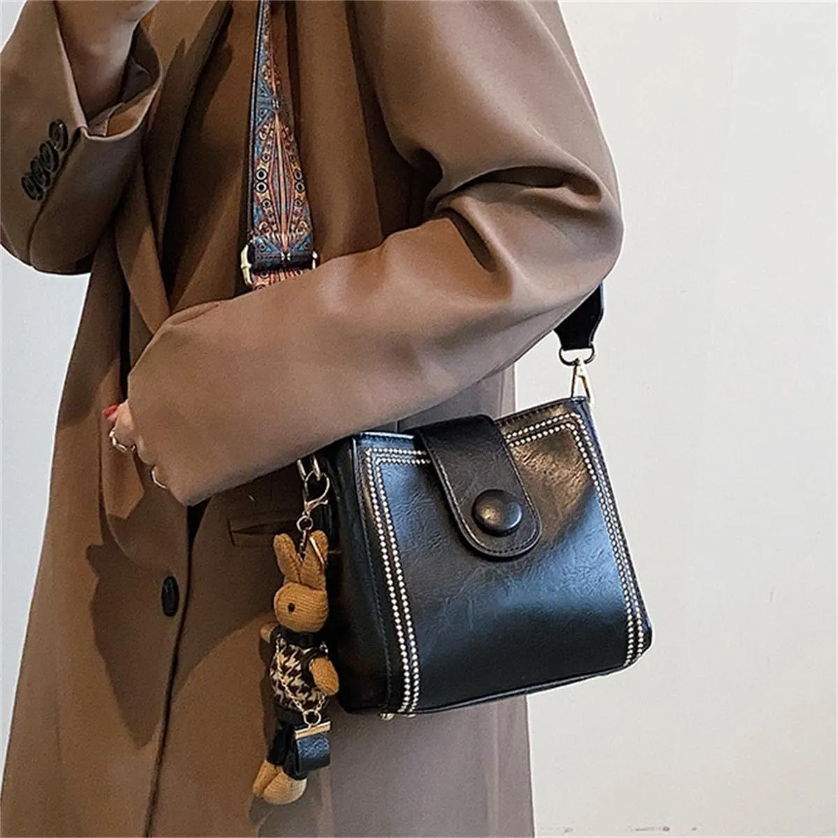 Vintage Fashion Bag With Adjustable Wider Shoulder Strap,Retro Small Water Bucket Bag,Leather Large Crossbody Purse for Women