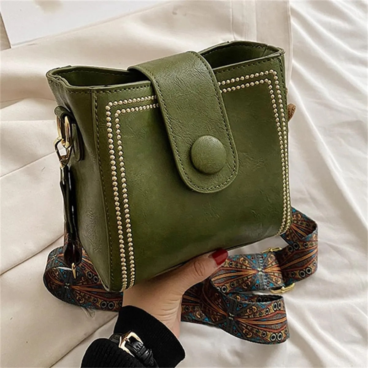 Vintage Fashion Bag With Adjustable Wider Shoulder Strap,Retro Small Water Bucket Bag,Leather Large Crossbody Purse for Women
