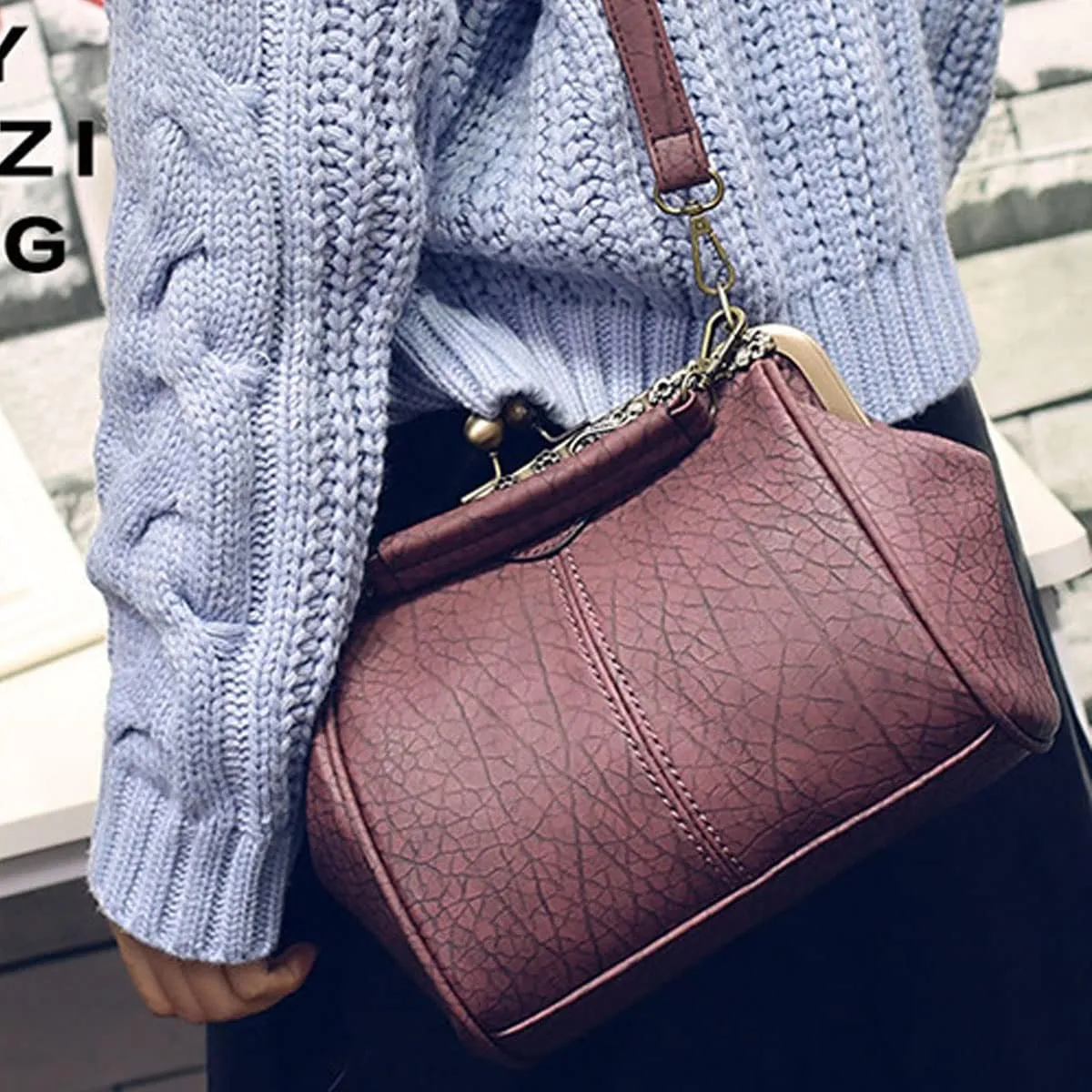 Vintage Hollow Handbag for Women Leather Shoulder Bag Evening Clutch Bag Kiss Lock Closure Crossbody Bag Purse