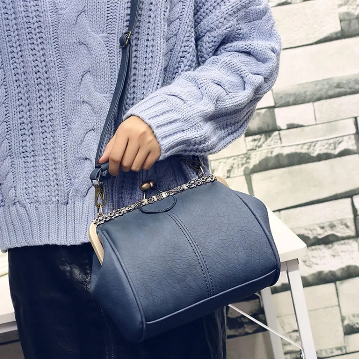 Vintage Hollow Handbag for Women Leather Shoulder Bag Evening Clutch Bag Kiss Lock Closure Crossbody Bag Purse
