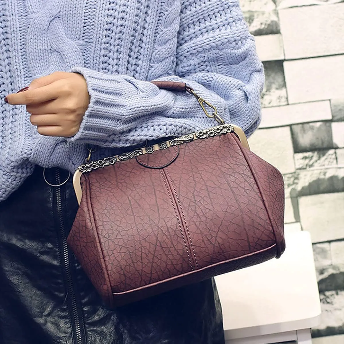 Vintage Hollow Handbag for Women Leather Shoulder Bag Evening Clutch Bag Kiss Lock Closure Crossbody Bag Purse