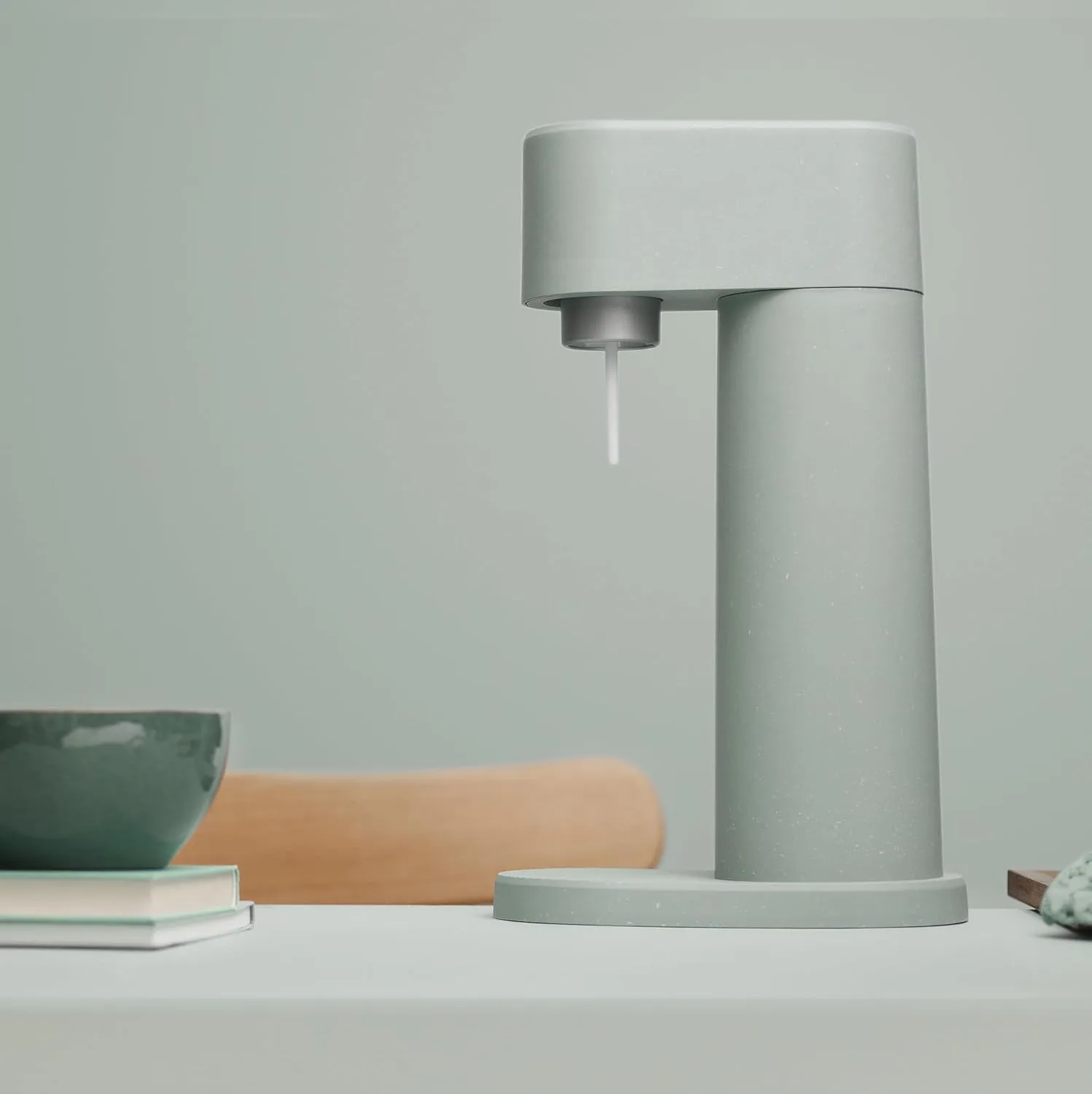 Woody Sparkling Water Maker - Silent Carbonated Water Machine Made of Renewable Wood Composite and 1L Water Bottle - Without CO2 Cylinder - Seltzer Maker Machine - Colour Sage Green
